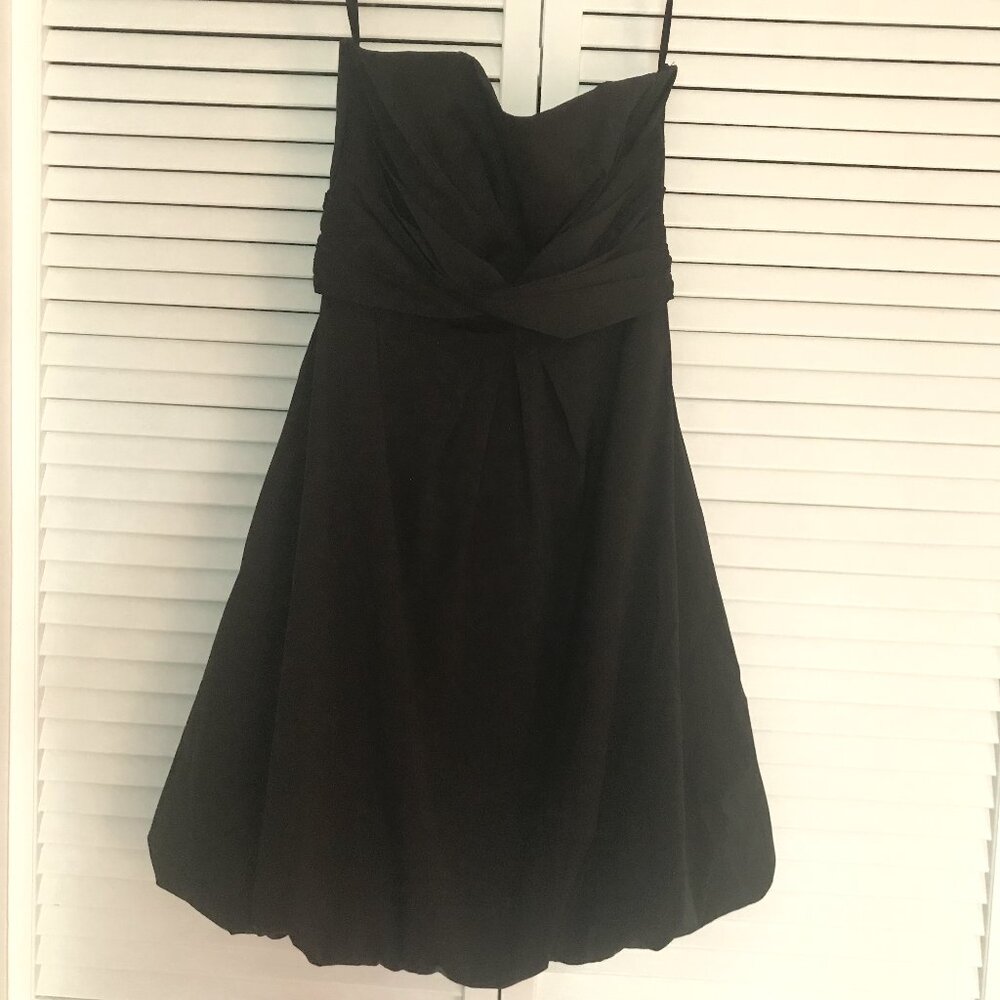 WHITE HOUSE BLACK MARKET: BLACK STRAPLESS DRESS WITH BUBBLE HEM SIZE 0 - Picture 2 of 4